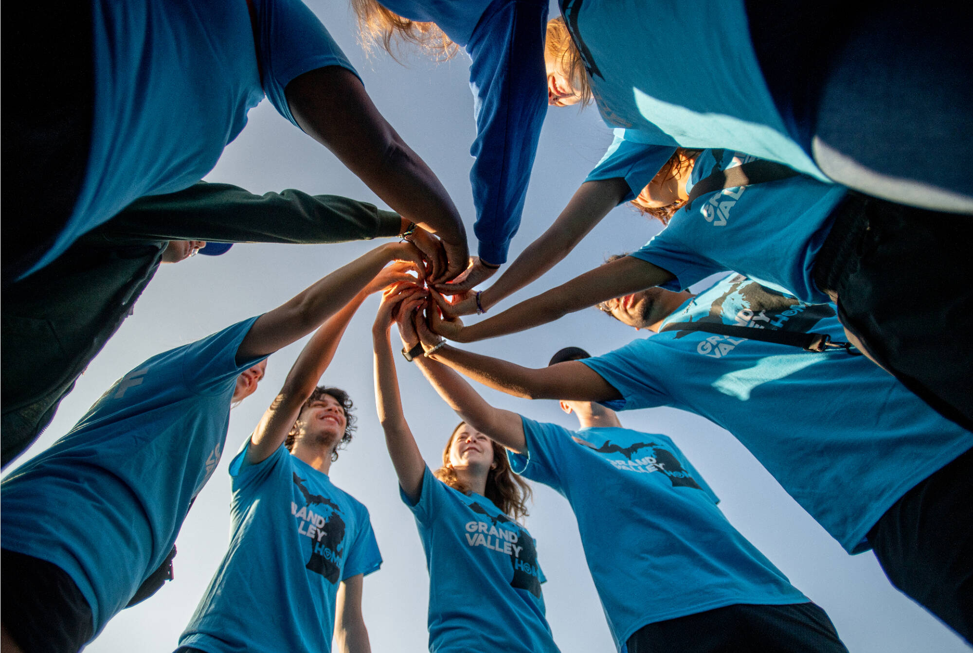 GVSU Move In crew creating a swirl with their arms